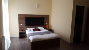  Akena Hotel Du Commerce  Морес